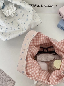 Borsa tote in tela pizzo floreale con fodera a quadri, ideale per il pendolarismo quotidiano