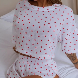 Pyjama 2 pièces pour femme en coton crêpé avec imprimé cœur et manches courtes