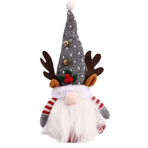 Gnome de Noël en peluche lumineux avec bois de cerf et clochette sur blanc