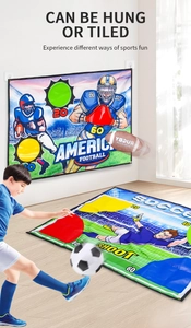 Vue détaillée du tapis de jeu de football suspendu et au sol pour le sport des enfants