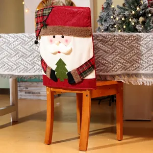 Detailansicht der Weihnachtsmann Stuhlhussen mit Maßen 47x54cm für Weihnachtsdekoration