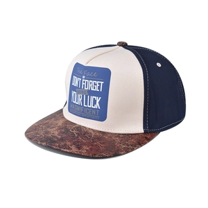 Casquette de baseball à bord plat élégante avec imprimé lettres et visière PU