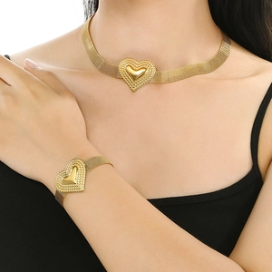 Massives goldenes Herz-Halsketten- und Armband-Set aus Edelstahl in Netz-Optik für Damen