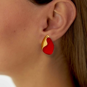 Irregular gold-plated drop earrings with red resin stones, stylish organic design for women