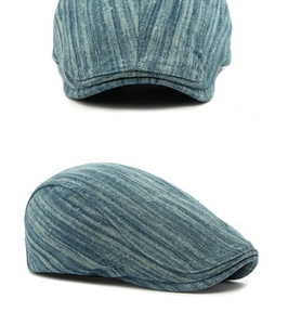 Détail du béret en jean bleu montrant la texture du denim délavé et les coutures vintage