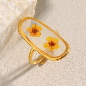 Minimalist 18K gold plated stainless steel open ring with real yellow dried flowers