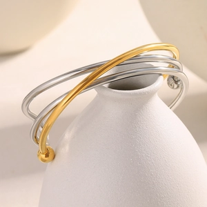 Bracelet jonc entrelacé en or 18 carats et argent avec perles métalliques au fini mat