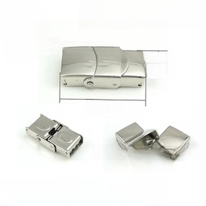 Detail of 304 stainless steel bracelet clasp with 25mm x 11mm size specifications