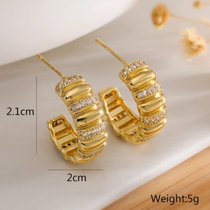 Detailed macro view of 18K gold-plated C-shape earrings with size and weight info