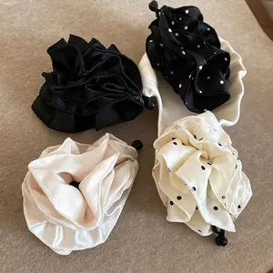 Lot de pinces à cheveux et chouchous en satin plissé à pois noirs et blancs élégants