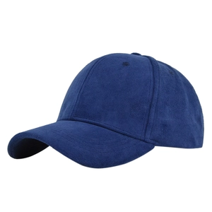 Gedetailleerd zijaanzicht van een donkerblauwe imitatie suède baseballpet met zes panelen