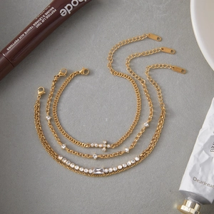 Ensemble de bracelets en acier inoxydable doré avec croix et pendentifs en zircon