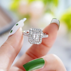 Vintage zilveren ring met rechthoekige zirkonia en hol ontwerp in klassieke stijl