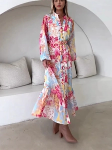 Elegantes Chiffonkleid mit Blumenmuster, langen Ärmeln, Gürtel und Rüschensaum für Damen