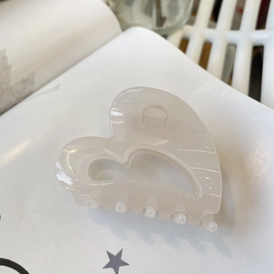 Pince à cheveux évidée en forme de cœur blanc crème en acétate lisse