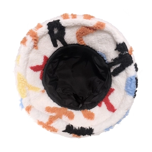 Chapeau bob en laine d'agneau blanche avec motifs de lettres colorées pour la chaleur hivernale