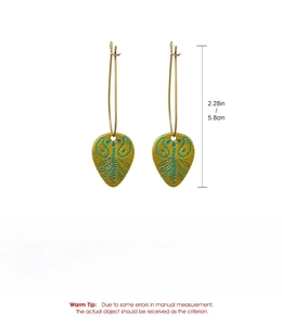 Vue détaillée montrant la taille et les spécifications des boucles d'oreilles feuille