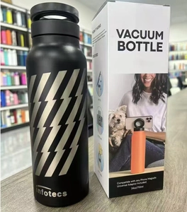 Close-up of the 24oz black matte vacuum bottle featuring MagSafe compatible phone mount lid