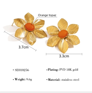 Detailed view of flower earrings in 18K gold plated steel with orange topaz stones