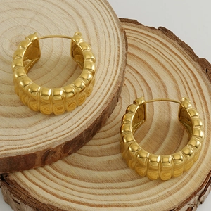 Boucles d'oreilles créoles géométriques plaqué or 18k avec texture vintage