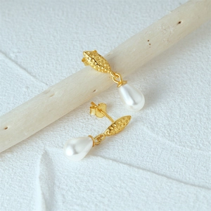 Detail of 18K gold S925 sterling silver stud earrings with elegant teardrop pearls