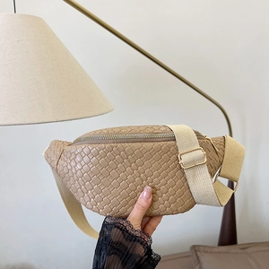 Sac De Poitrine En Cuir PU Tissé Pour Femmes Demi-Lune Bandoulière Réglable Fermeture Éclair Sac Banane Mode Urbaine