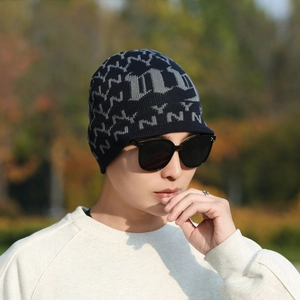 Men's winter knit beanie with visor in navy blue featuring stylish pattern for outdoor use