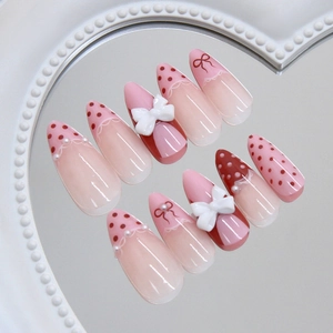 Unghie finte ballet rosa e rosse con fiocchi 3D, pois e perline decorative