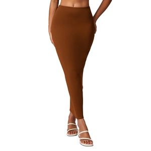 Gonna lunga marrone a vita alta attillata da donna in tessuto elasticizzato e forma elegante