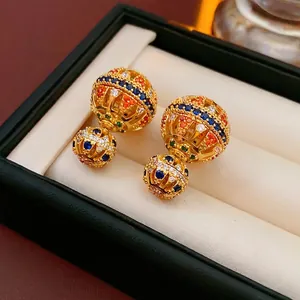 Boucles d'oreilles boules creuses plaquées or 18k avec zircons colorés de luxe