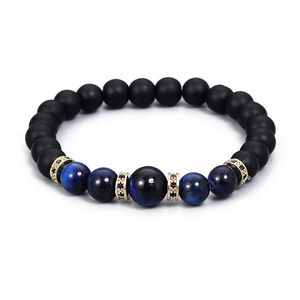 Bracelet pour hommes en œil de tigre bleu et perles noires mates avec séparateurs dorés