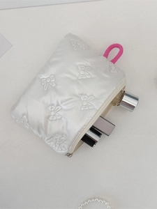 Pochette trucchi trapuntata bianca con motivo farfalla e cinturino rosa laterale