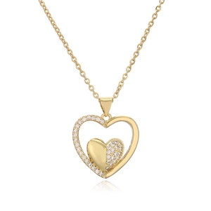 Collier à pendentif cœur évidé doré avec zircons micro-pave sur une chaîne fine