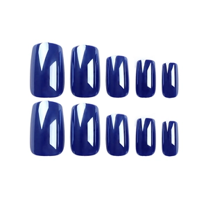 Faux ongles bleu marine brillant de forme carrée-ronde, lot de 10 sur fond quadrillé
