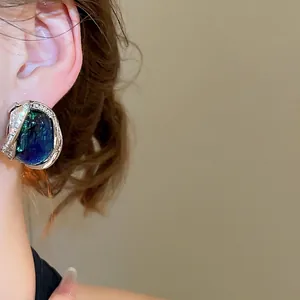Boucles d'oreilles géométriques élégantes avec opale bleue et strass pour femmes