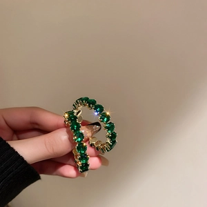 Pendientes vintage de esmeralda verde con aguja de plata bañada en oro