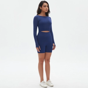Dunkelblaues Langarm-Cropped-Top und High-Waist Yoga-Shorts Set mit nahtlosem Design
