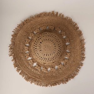 Cappello da sole in paglia intrecciata a mano con tesa larga e frange per l'estate