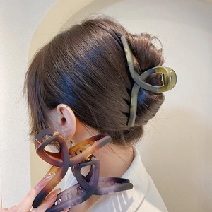 Matte acrylic large claw clips for thick hair shown on model in olive and tortoiseshell