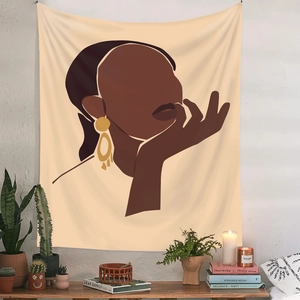 Minimalistischer Wandteppich mit afrikanischer Silhouette in warmen Erdtönen
