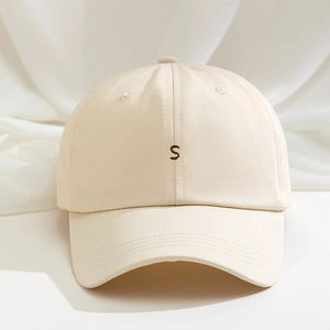 Classic cream baseball cap with brown embroidered S letter and adjustable strap