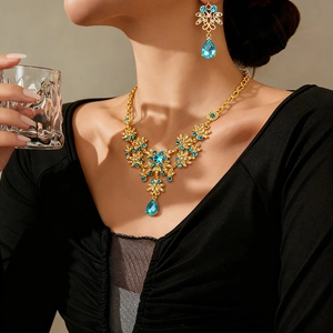 Vintage Hollow Flower Water Drop Pendant Necklace And Earrings Set Gold Tone Alloy Blue Zircon Rhinestone Jewelry For Women