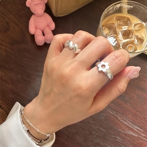 S925 sterling silver flower and heart rings with layered beaded chain bracelets