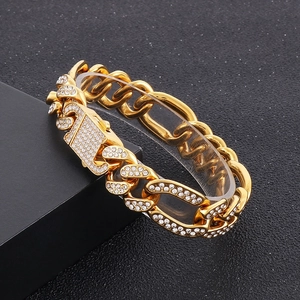 Nahaufnahme eines 16mm goldfarbenen Panzerarmbands mit mikro-besetzten Zirkonia-Kristallen