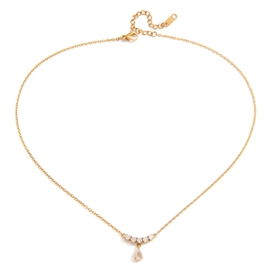 Macro detail van 18K goud vergulde roestvrijstalen ketting met witte zirkoon hanger