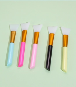 Detailed set of 5 silicone face mask brushes with colorful handles and gold ferrules