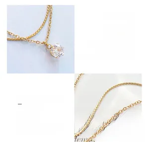 Détail macro de la chaîne en acier titane plaqué or 18K et serti de zircon 6 griffes