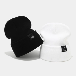 Bonnet En Tricot Hiver Chaud Acrylique Calotte Avec Patch Coeur Revers Côtelé Pour Hommes Et Femmes Cyclisme En Plein Air