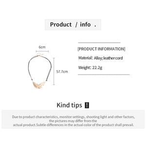 Détails du pendentif feuille à texture brossée avec dimensions sur cordon en cuir