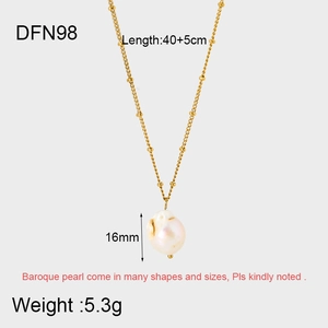 Detail view of baroque pearl necklace with 40+5cm length and 16mm pendant specifications